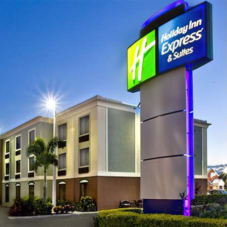 [caption: Holiday Inn</br / />Express] Holiday Inn Express